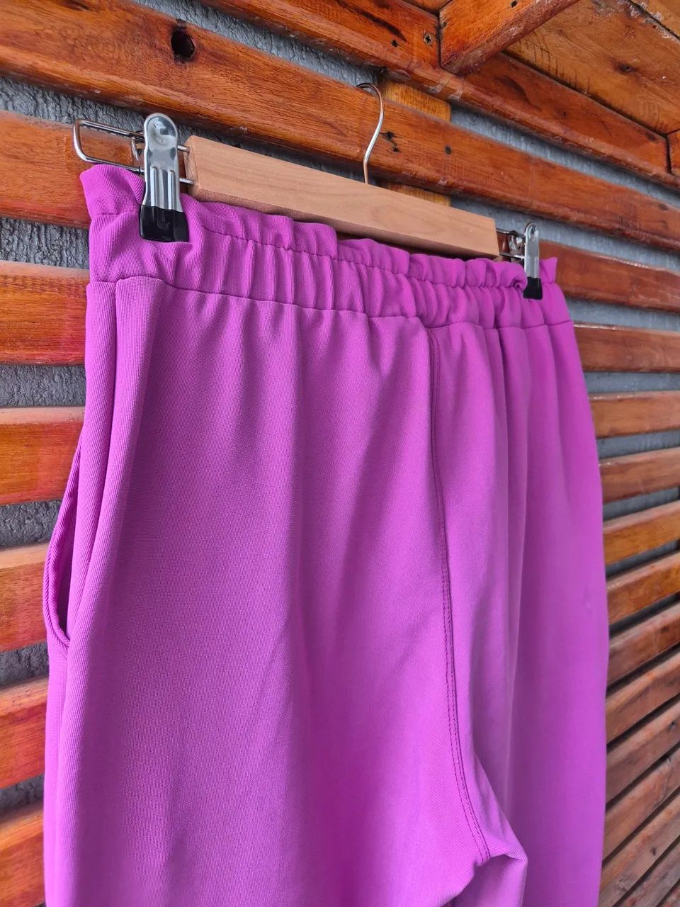 Calça na cor pink com elástico atrás e detalhe em amarração tam.M - Foto 4