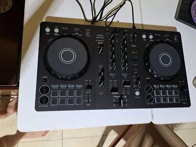 Pioneer DJ DDJ-FLX4 controladora Lacrada  - Foto 3