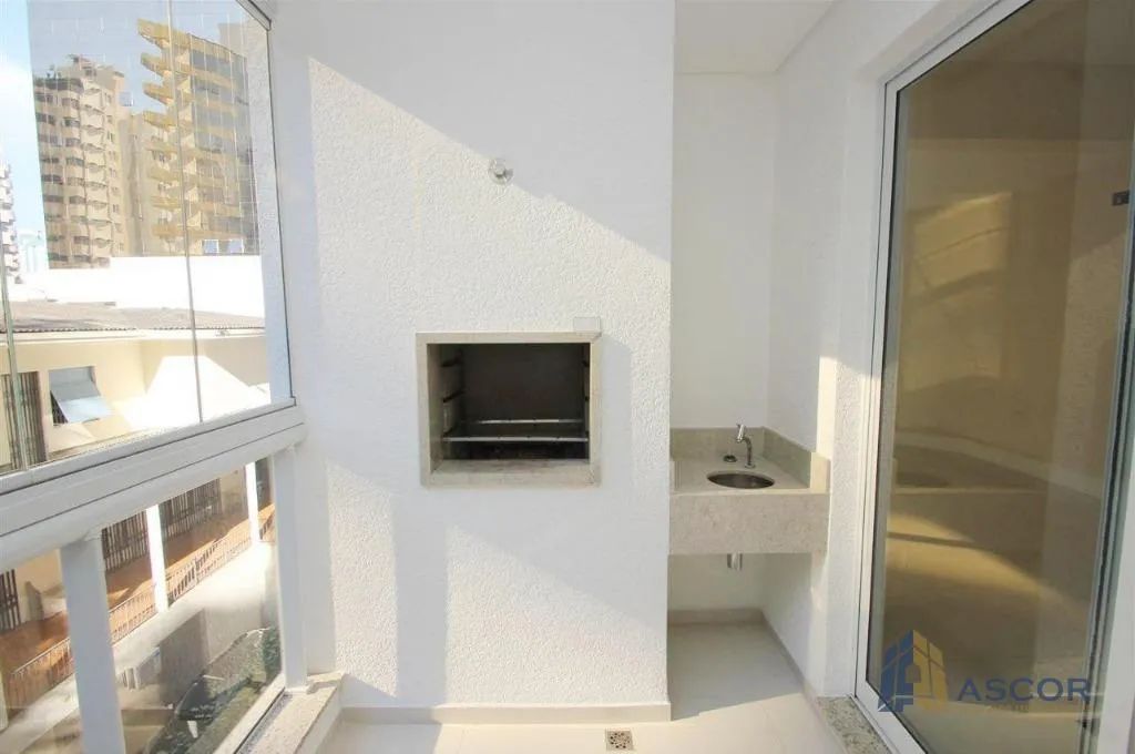 Apartamento Semimobiliado com 4 Quartos e 3 Vagas na Av. Trompowsky - Foto 5