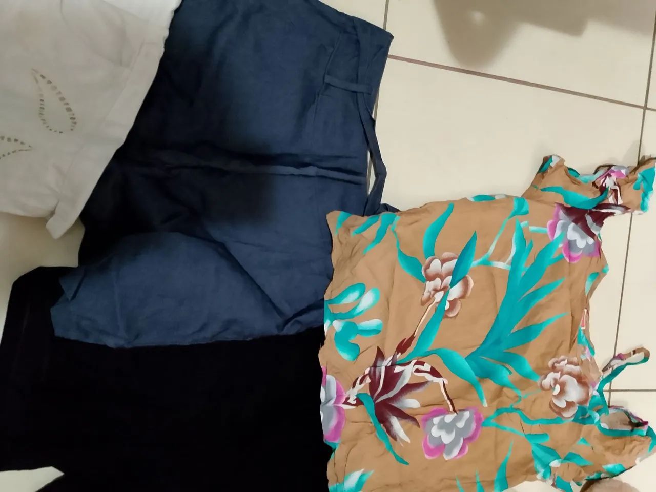 Lote de roupas femininas  - Foto 3