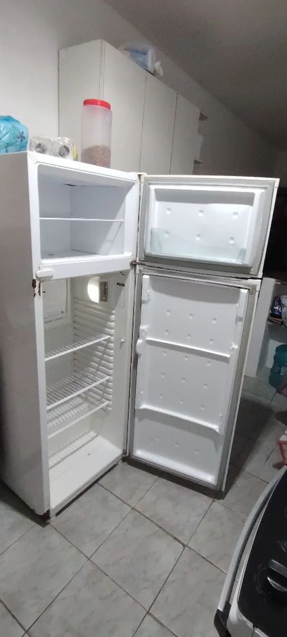 GELADEIRA DUPLEX COM DEFEITO PRA VENDER LOGO!!! - Foto 4