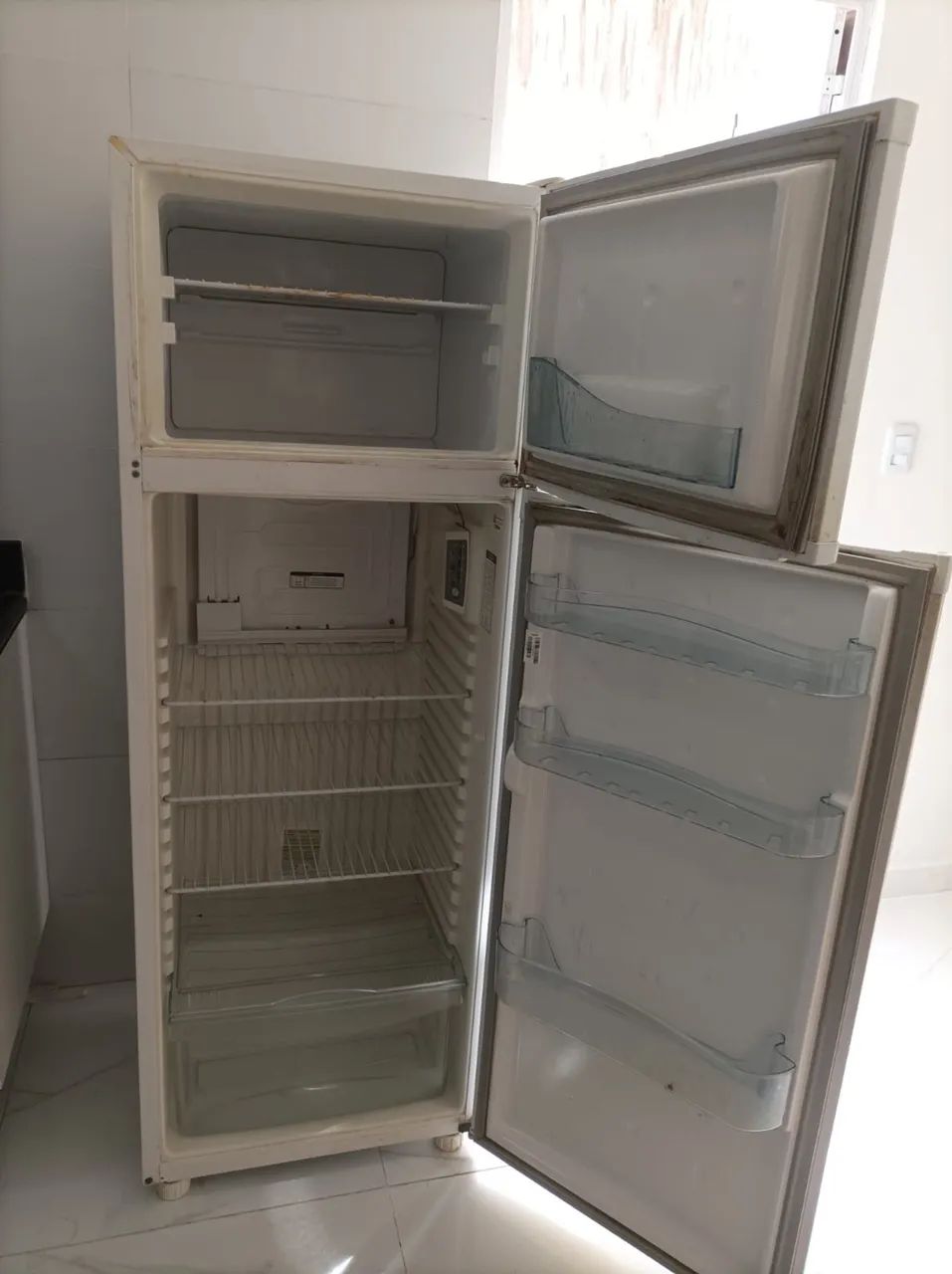 Geladeira cônsul com defeito 