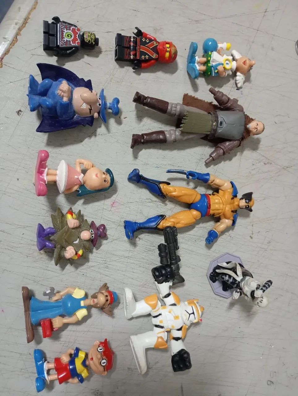 Bonecos variados (LOTE)