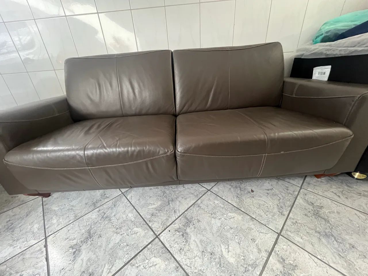 Sofá Couro Luzzi 2,00m (3 lugares) - Foto 2