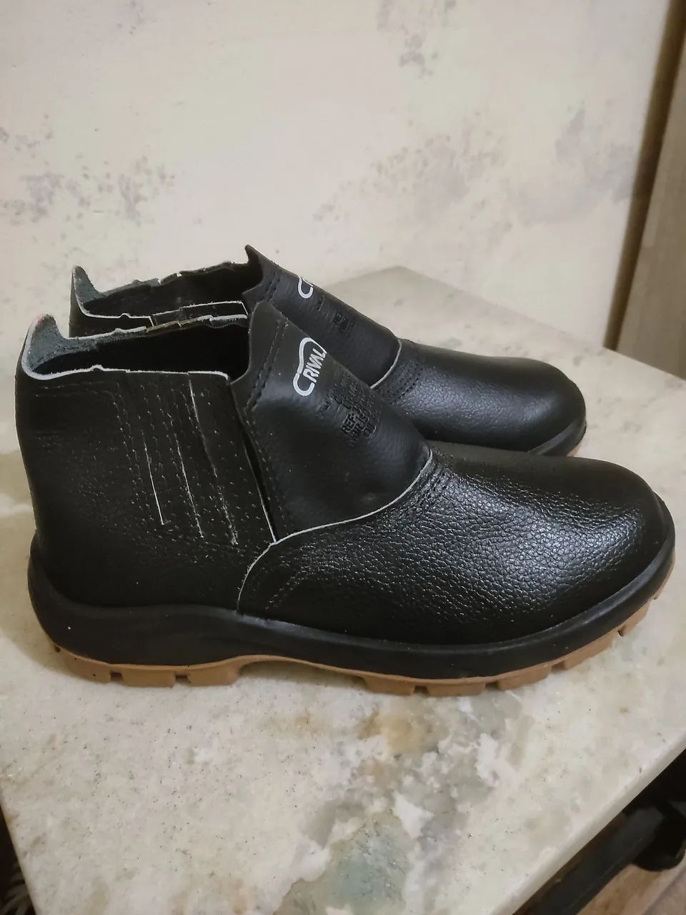 Botina bico de aço crival 41 nova 