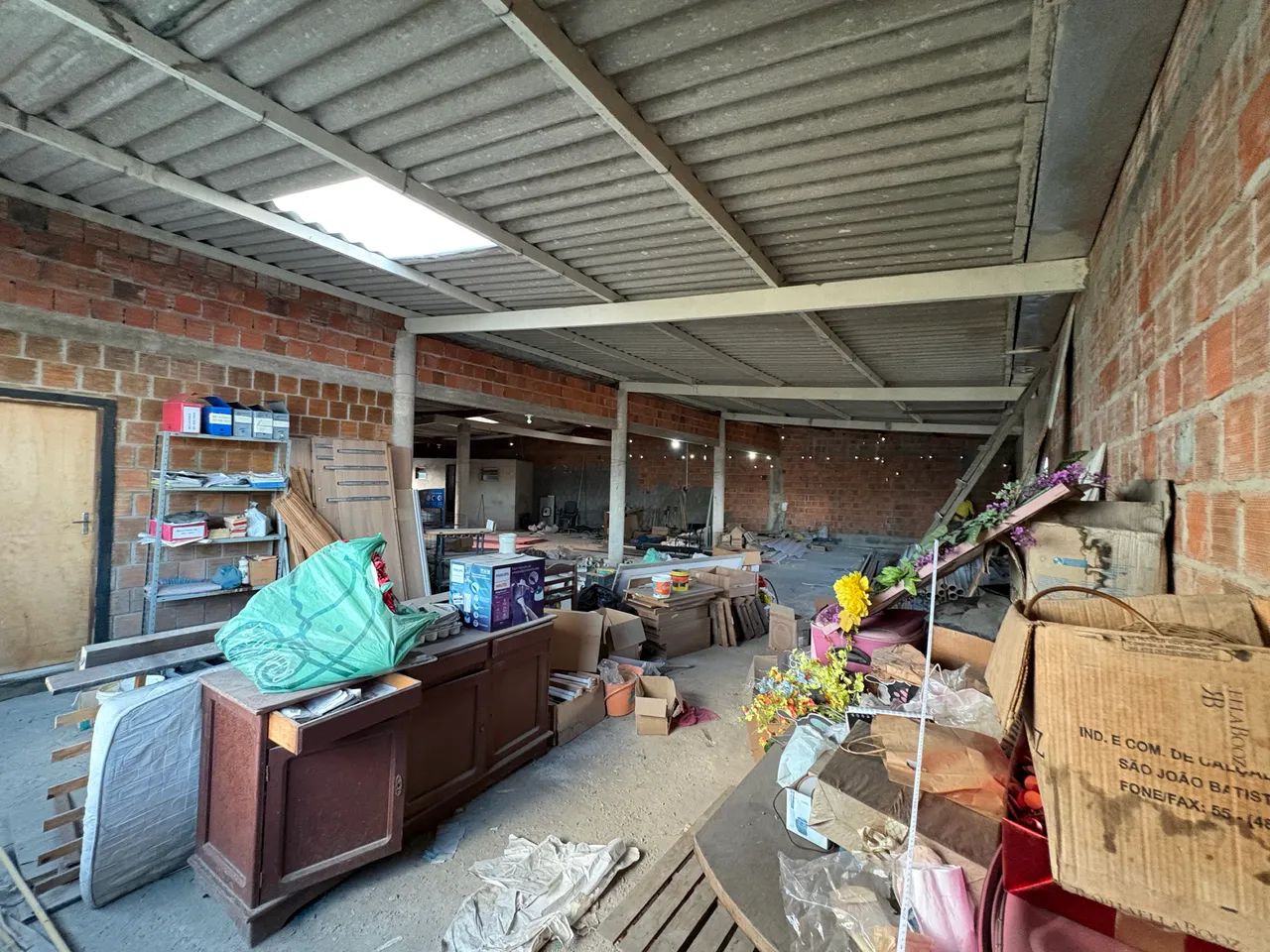 ALUGO ESPAÇO/SALÃO PARA FINS COMERCIAIS - Foto 2