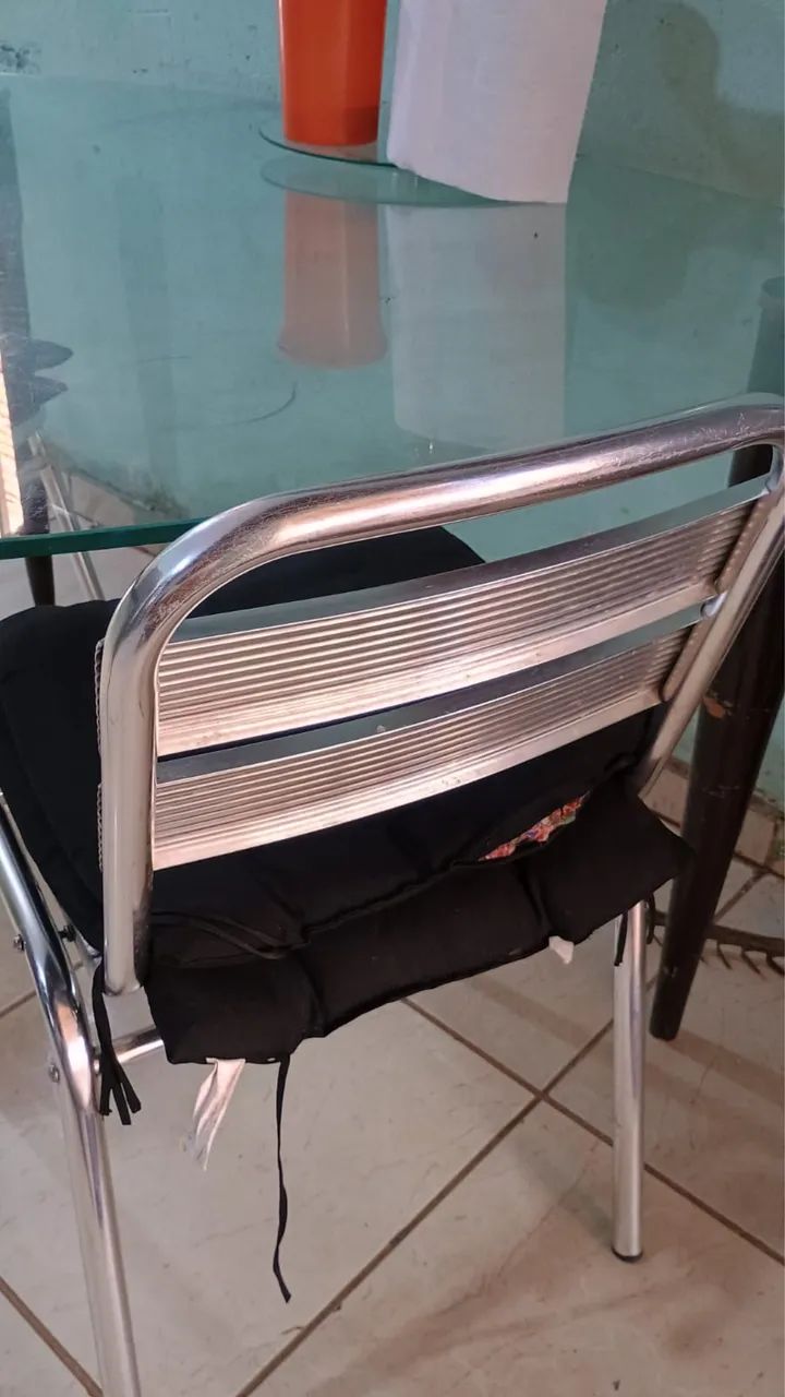 Mesa cozinha de vidro com 3 cadeiras de aluminio perfeito estado - Foto 4