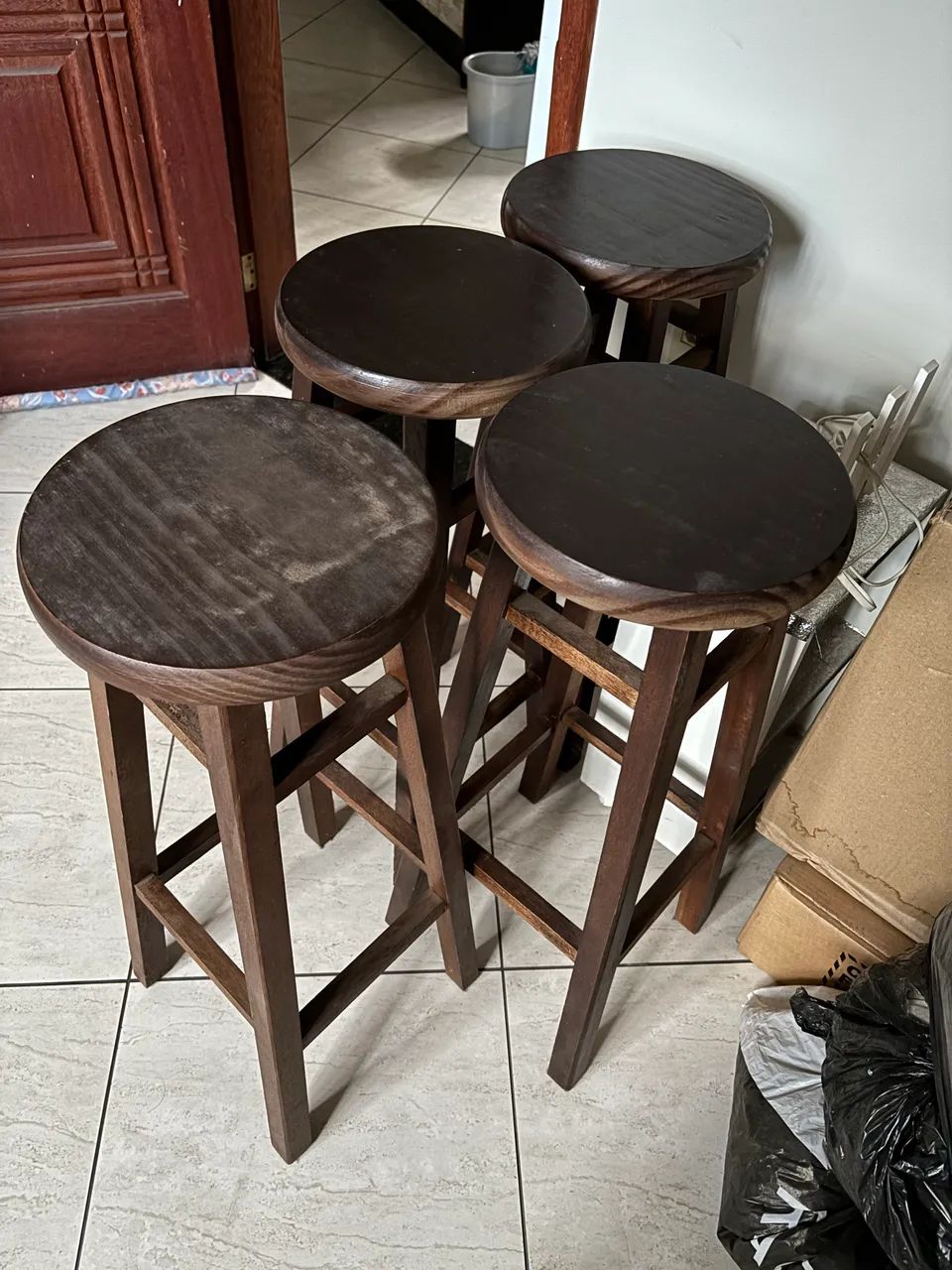 4 Banquetas Altas de Madeira Rústica - Conjunto com 4 - Foto 2