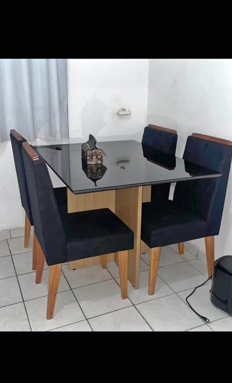 Mesa de jantar 4 lugares com tampo de vidro a pronta entrega
