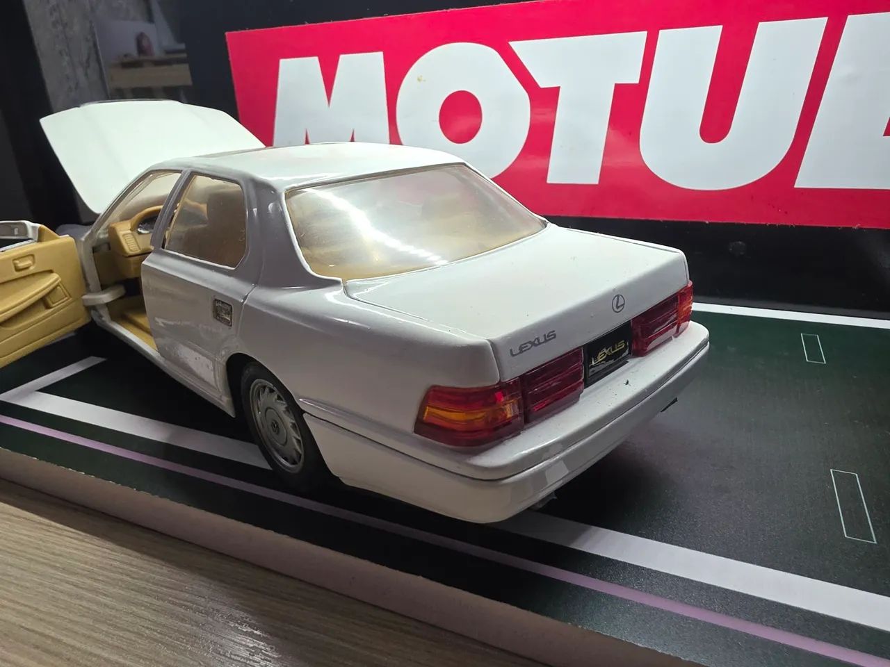 Miniatura 1:18 Lexus LS 400 Miniatura do jogo street fighter