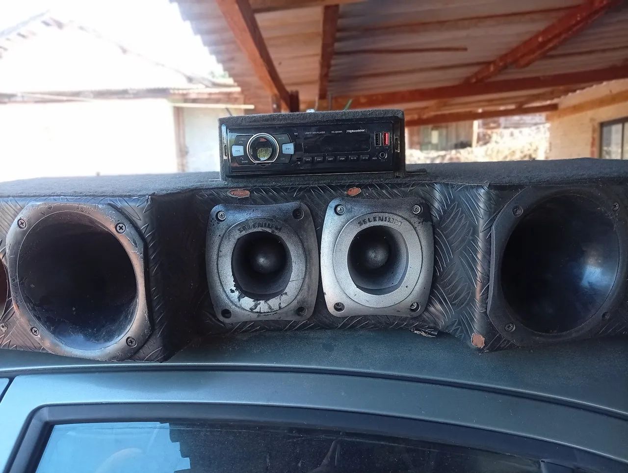 Componentes som automotivo 