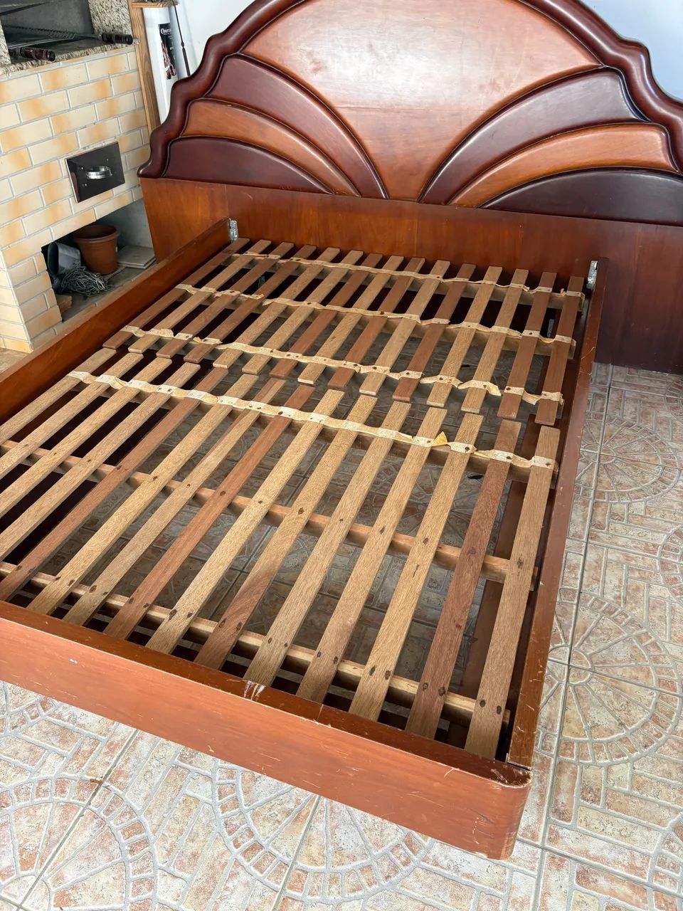 Cama em mogno