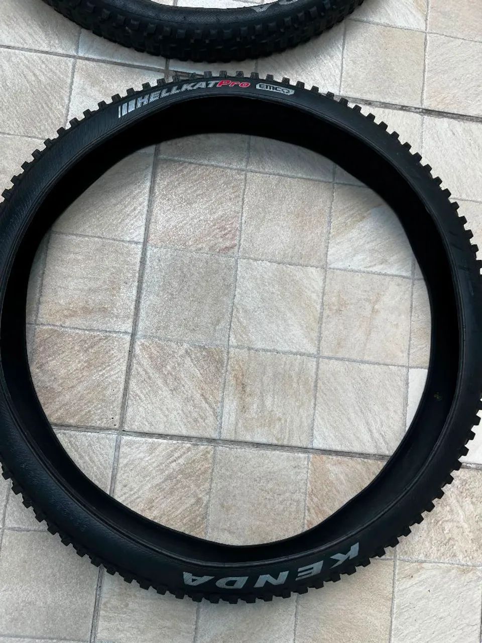 Pneus kenda HellKrat Pro 2,30 em bom estado  - Foto 3