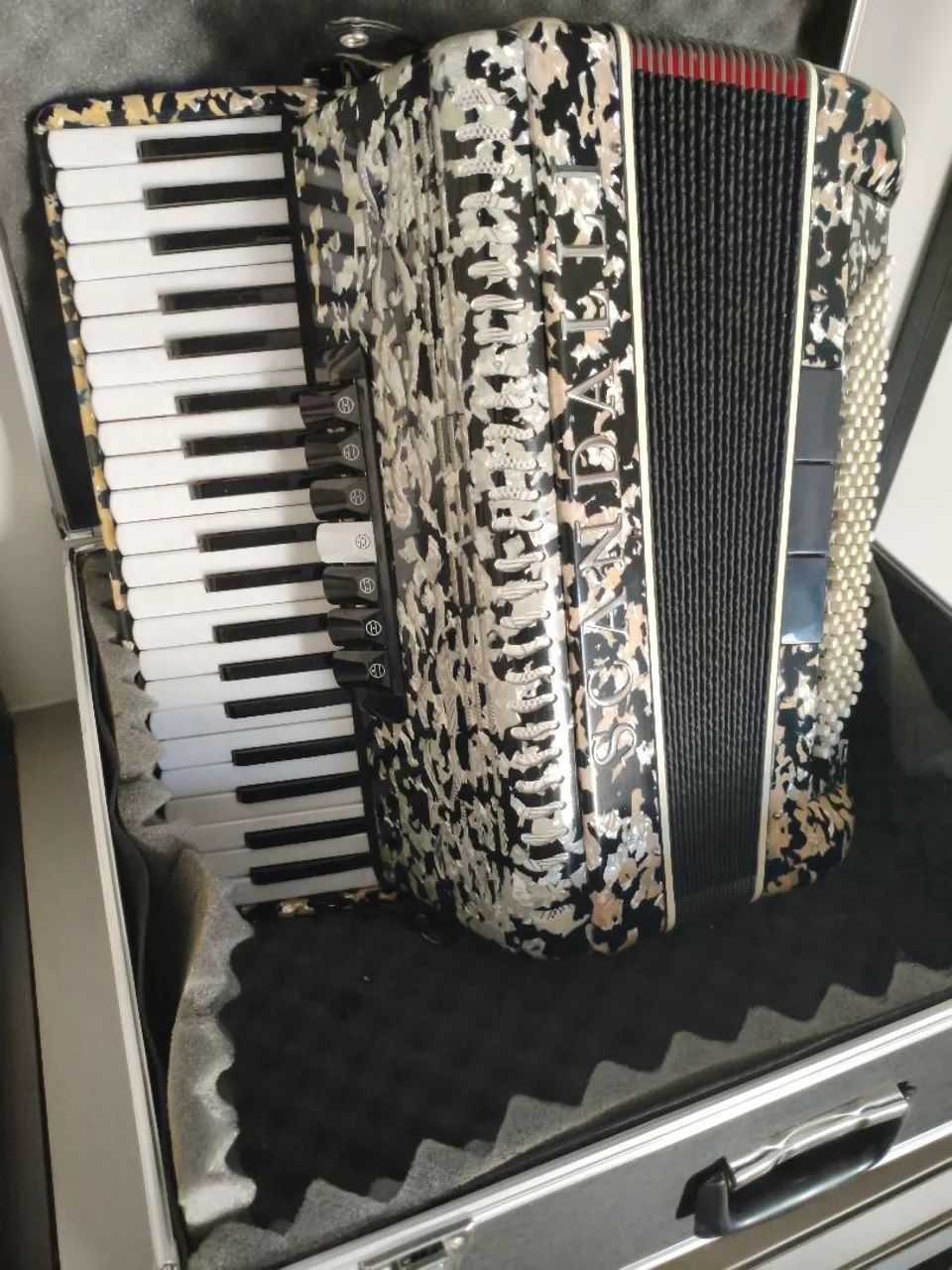 Acordeon nova na caixa - Foto 3