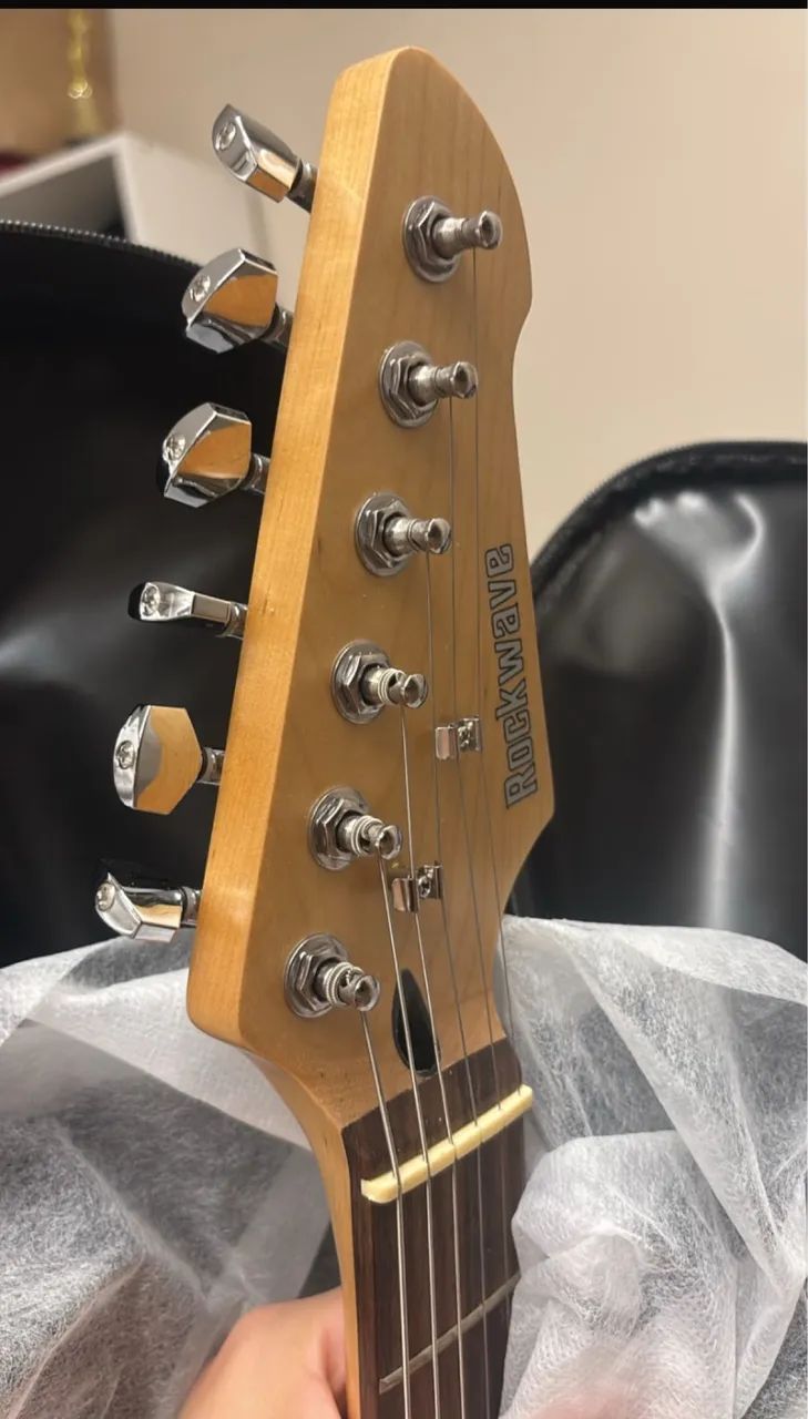 Guitarra nova na caixa nunca usada - Foto 3