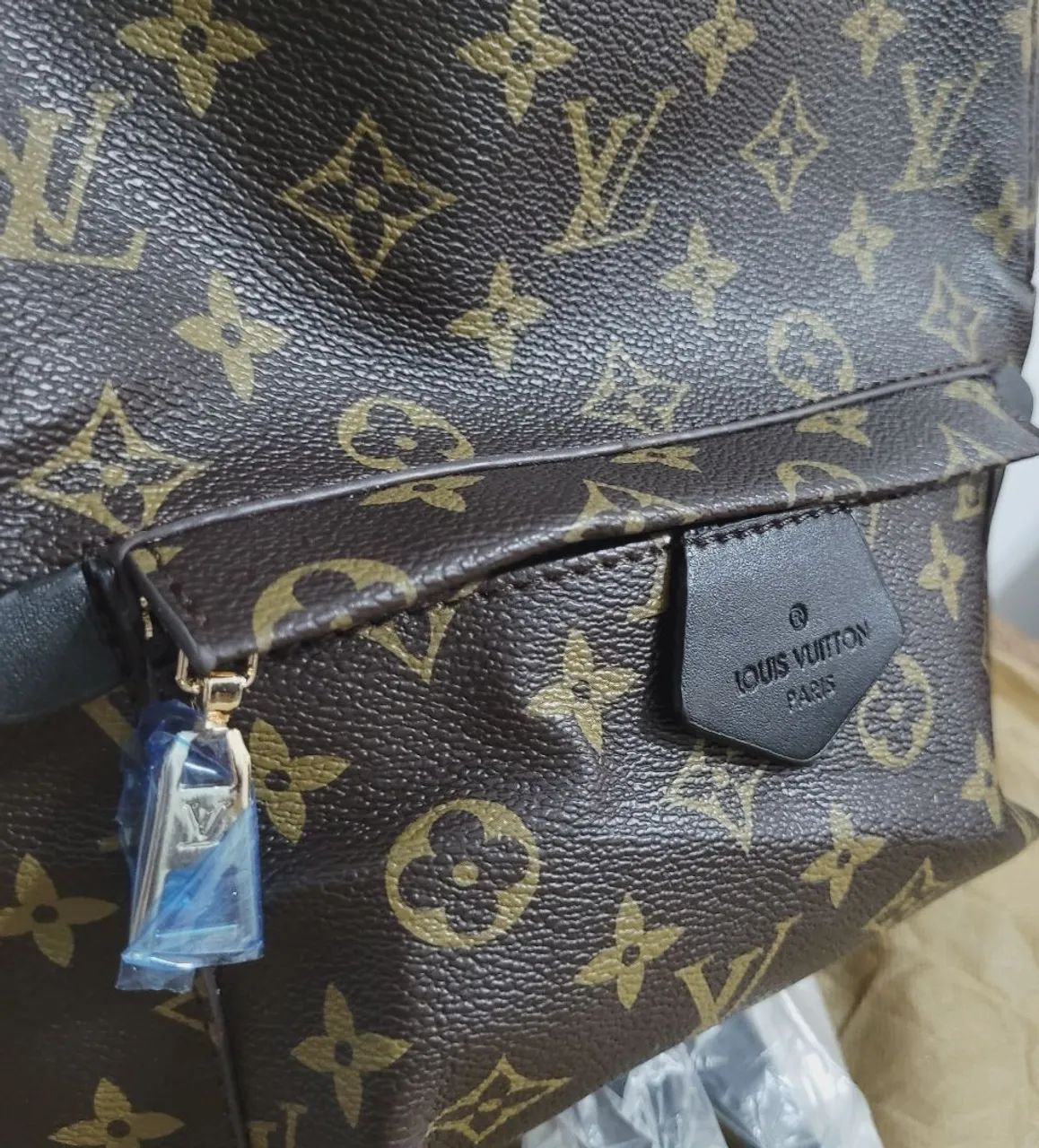 Mochila lv pequena marrom  - Foto 4
