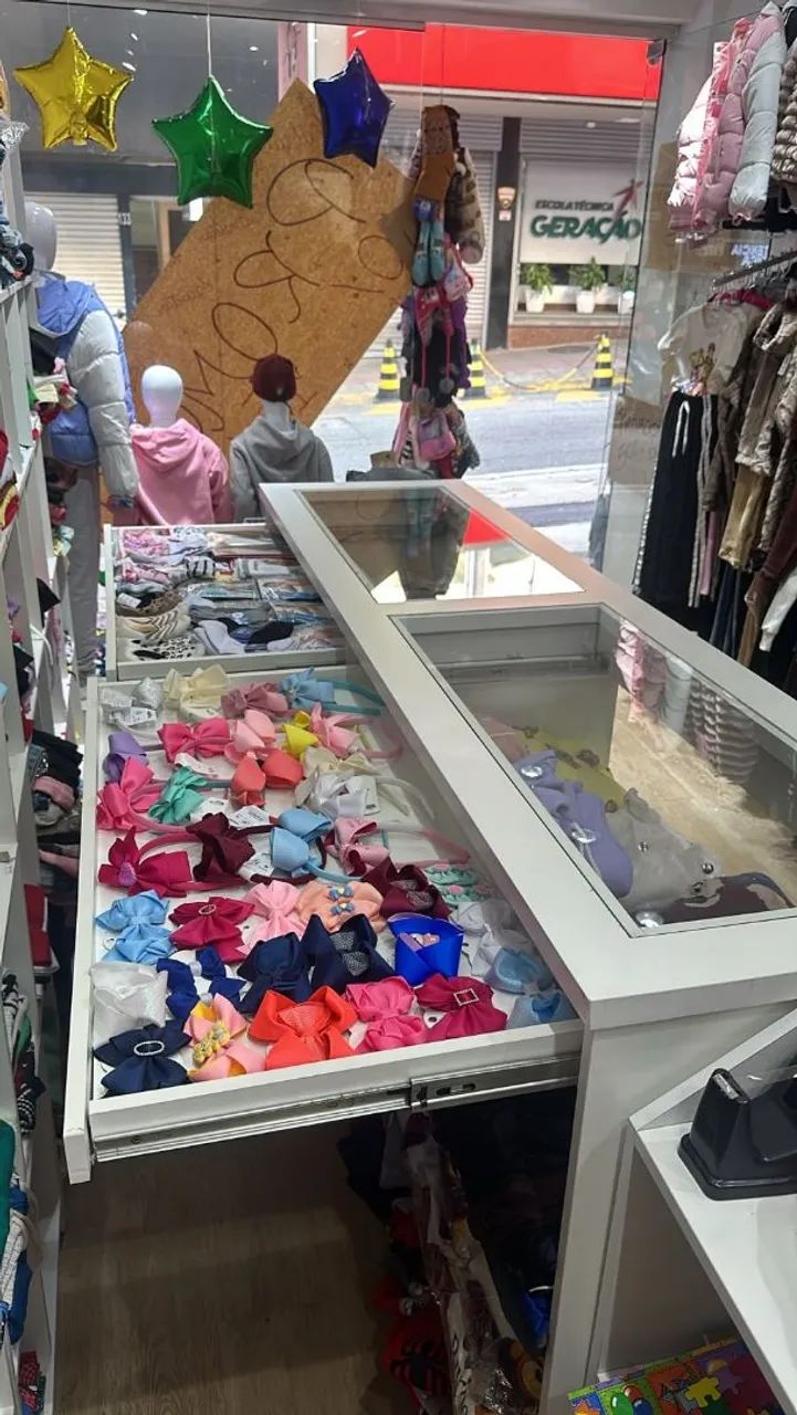 Vendo loja completa com roupas infantil e juvenil, móveis e manequins! - Foto 2