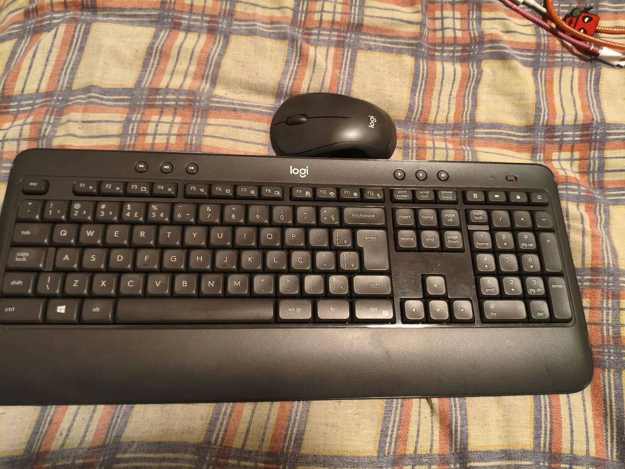 Kit Teclado e Mouse Sem Fio Logitech MK540 Advanced - Novo / Nunca Usado