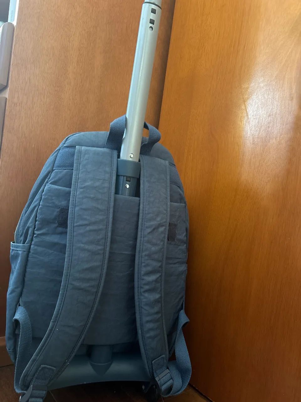 Mochila de rodinha com estojo - Foto 2