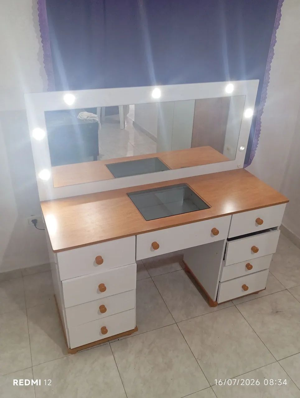 Vendo Penteadeira com lâmpadas de Led  - Foto 2