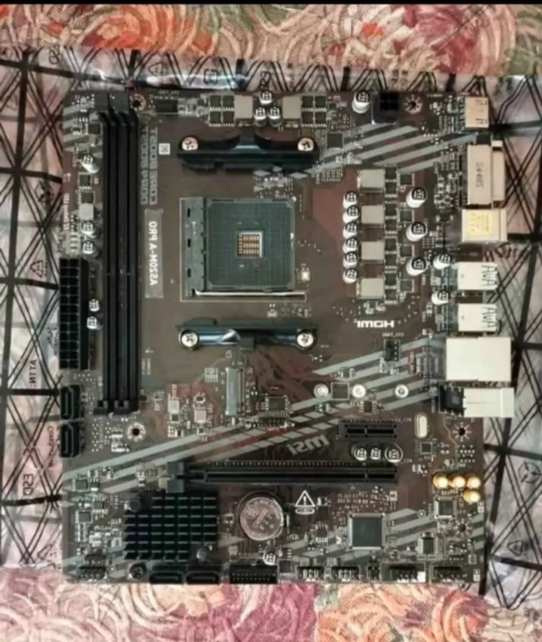 Placa mãe MSI AM4 com poucos meses de uso