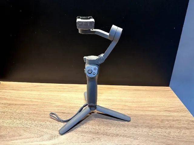 DJI Osmo Mobile 3 Combo com Tripé e Caixa, Pouquíssimo Uso