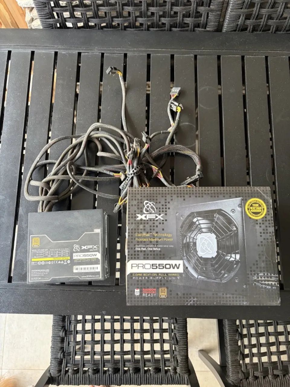 Fonte XFX PRO 550W 80 Plus Bronze com caixa - Foto 3