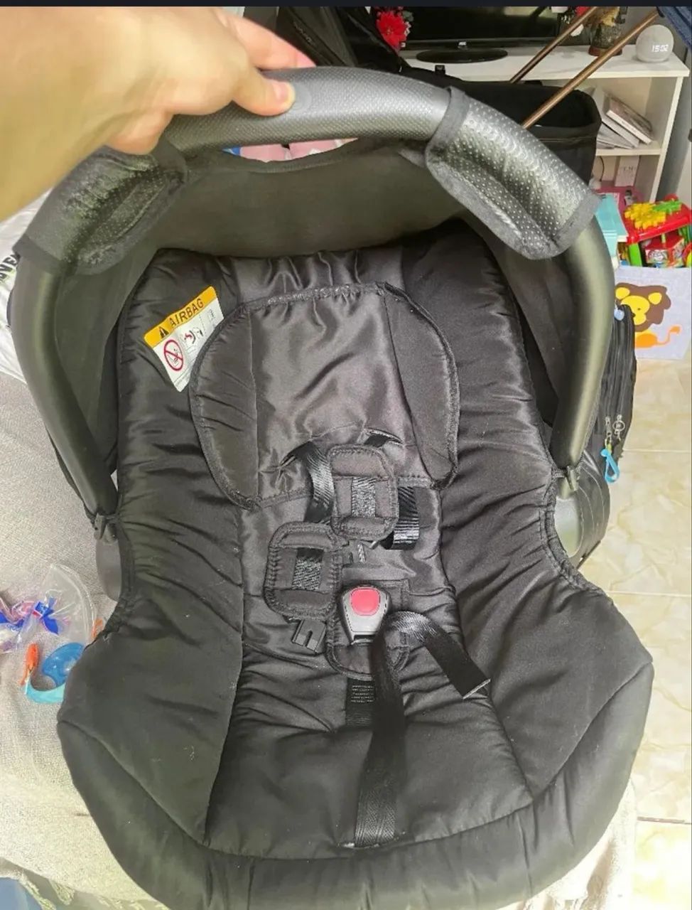 Carrinho de bebê completo com bebê conforto e base  - Foto 4
