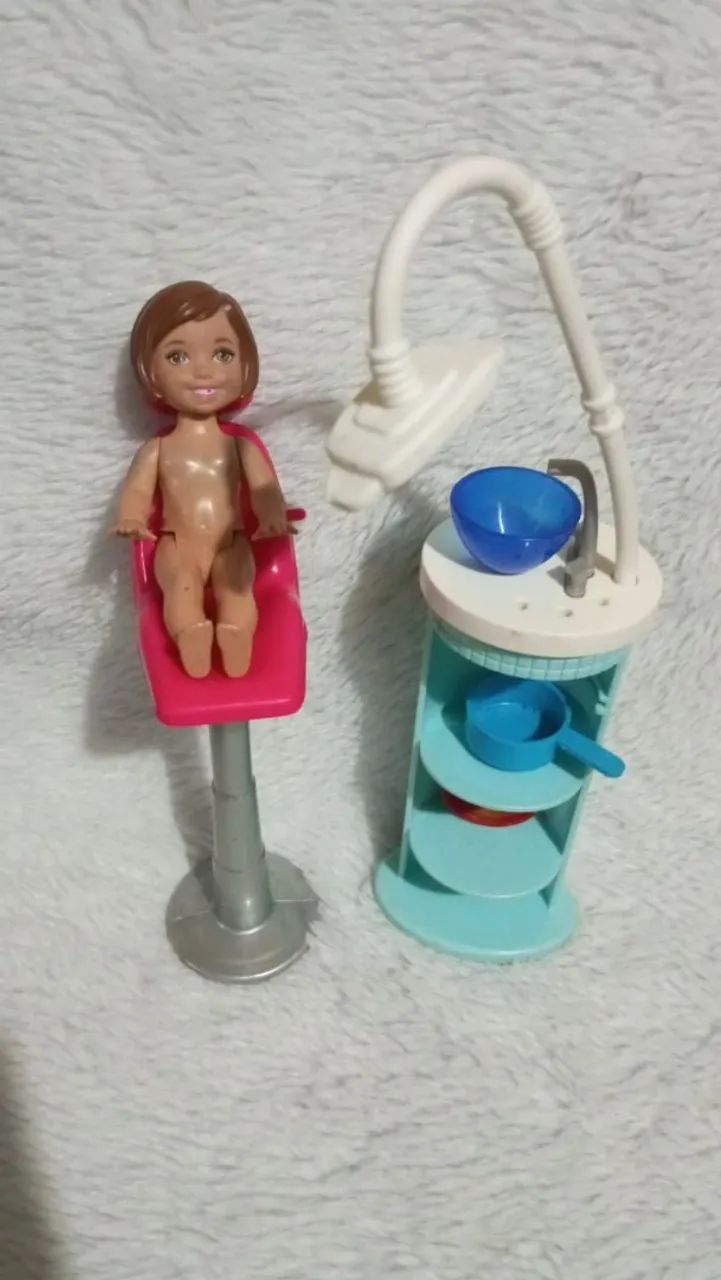 Boneca Barbie com utensílios   - Foto 2