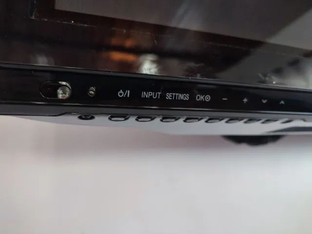 TV 50 polegadas LG perfeita, acompanha base e controle remoto original  - Foto 4