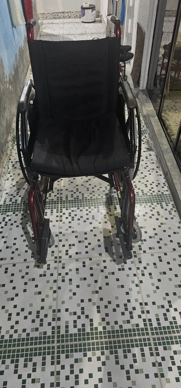 Estou  vendendo uma cadeira  de roda  - Foto 5