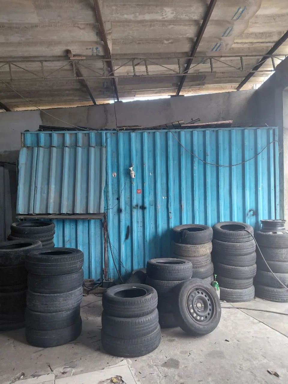 Contêiner 4x2 vendo ou troco