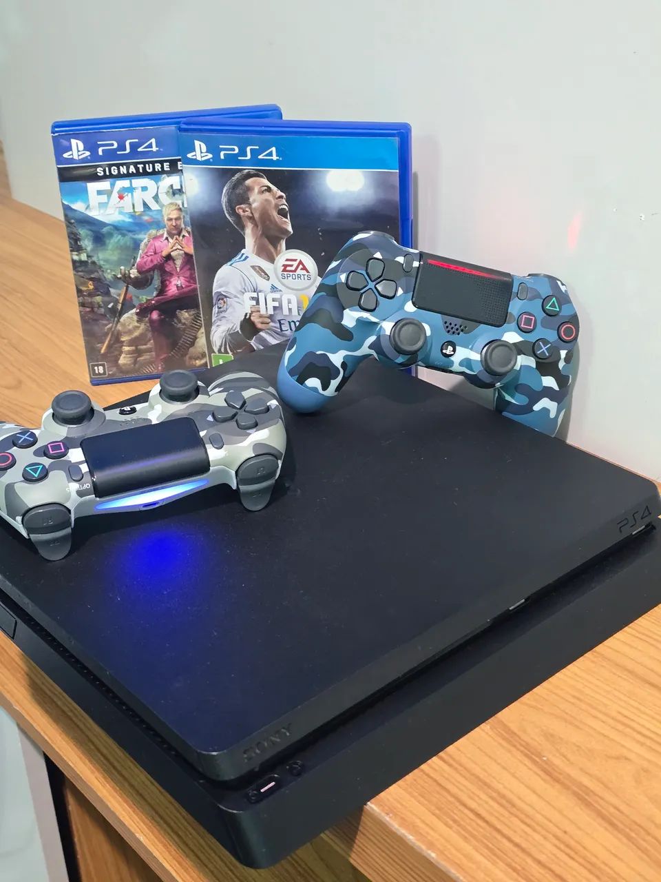 PLAYSTATION 4 SLIM