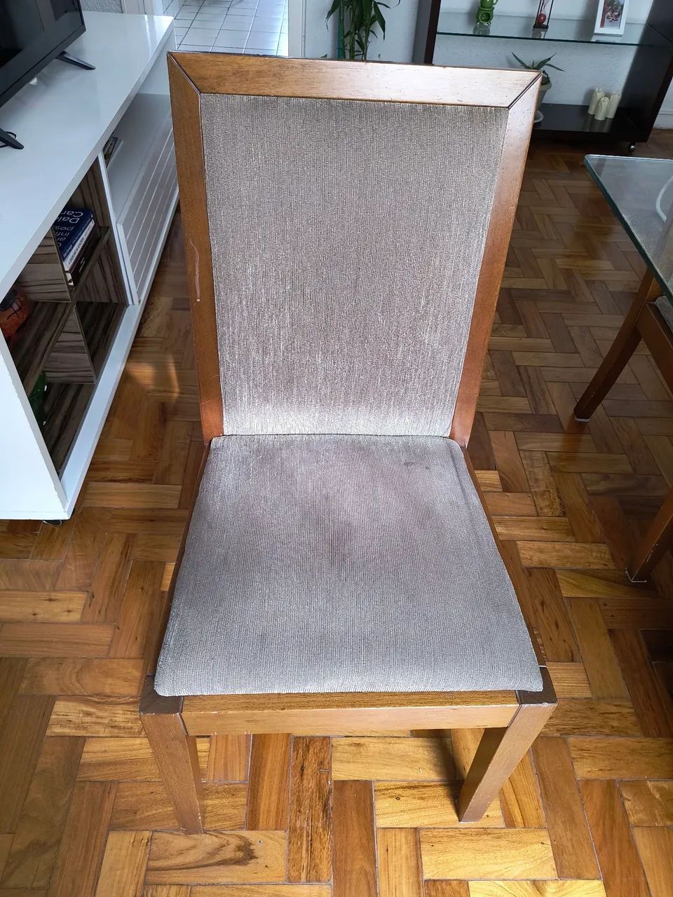Mesa com 4 cadeiras de madeira  - Foto 2