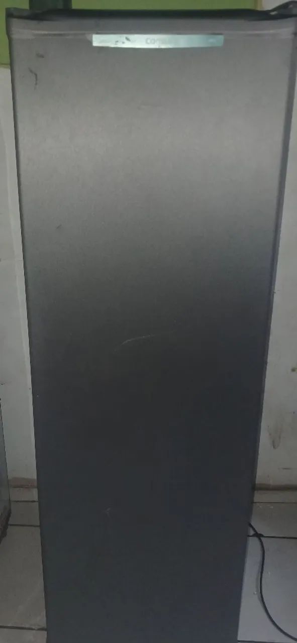 Freezer vertical semi novo
