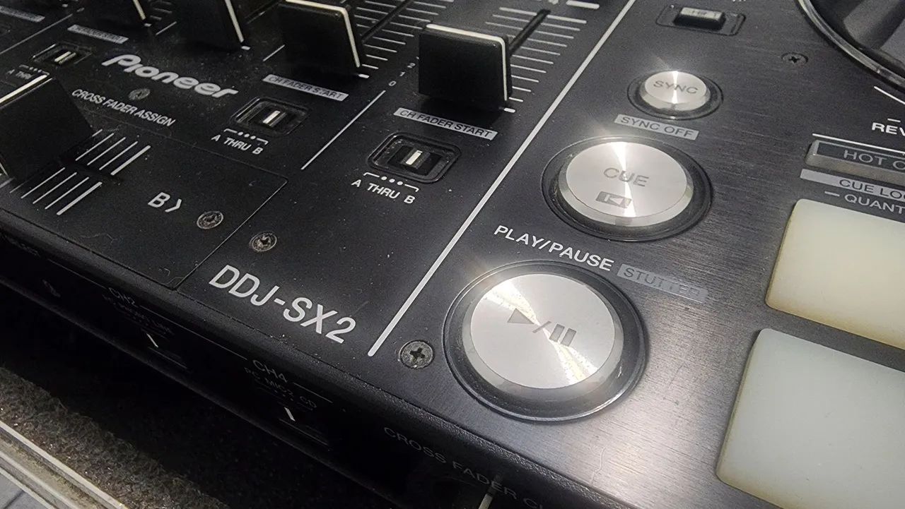 Controladora Pioneer DJ DDJ SX2 - Foto 5