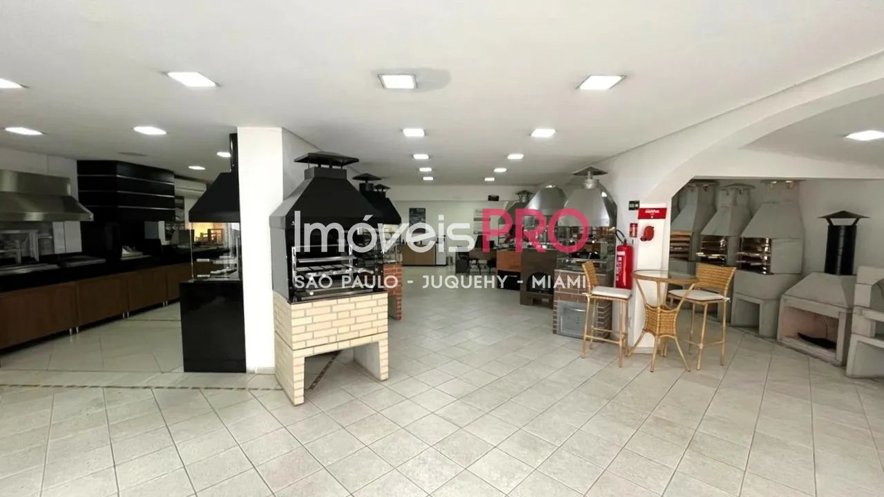 Ótima loja em corredor comercial na Avenida Dos Bandeirantes !