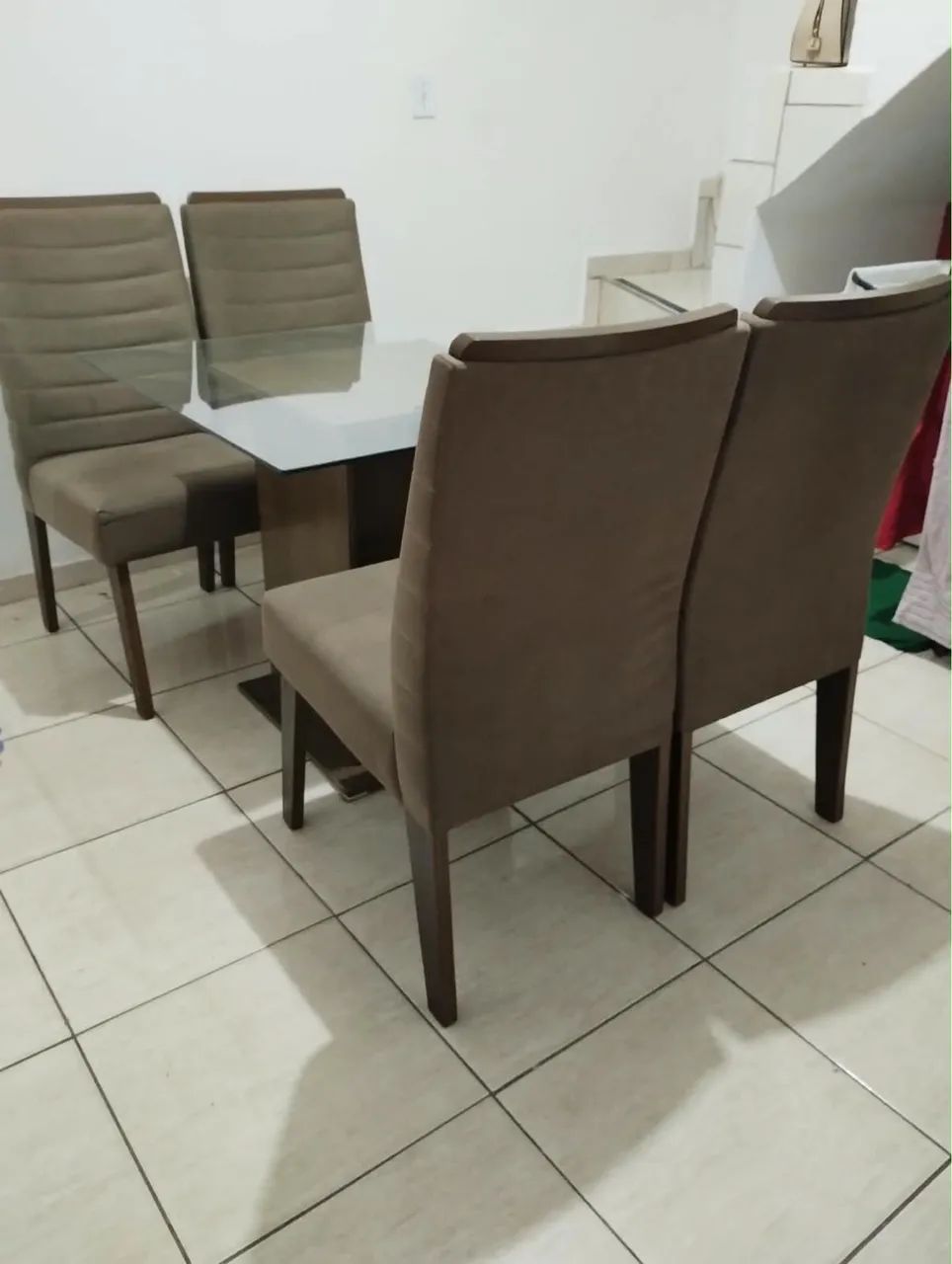 Mesa de vidro com 4 cadeiras  - Foto 3
