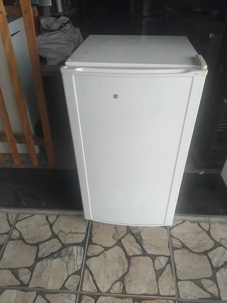 Frigobar eletrolux 120 litros