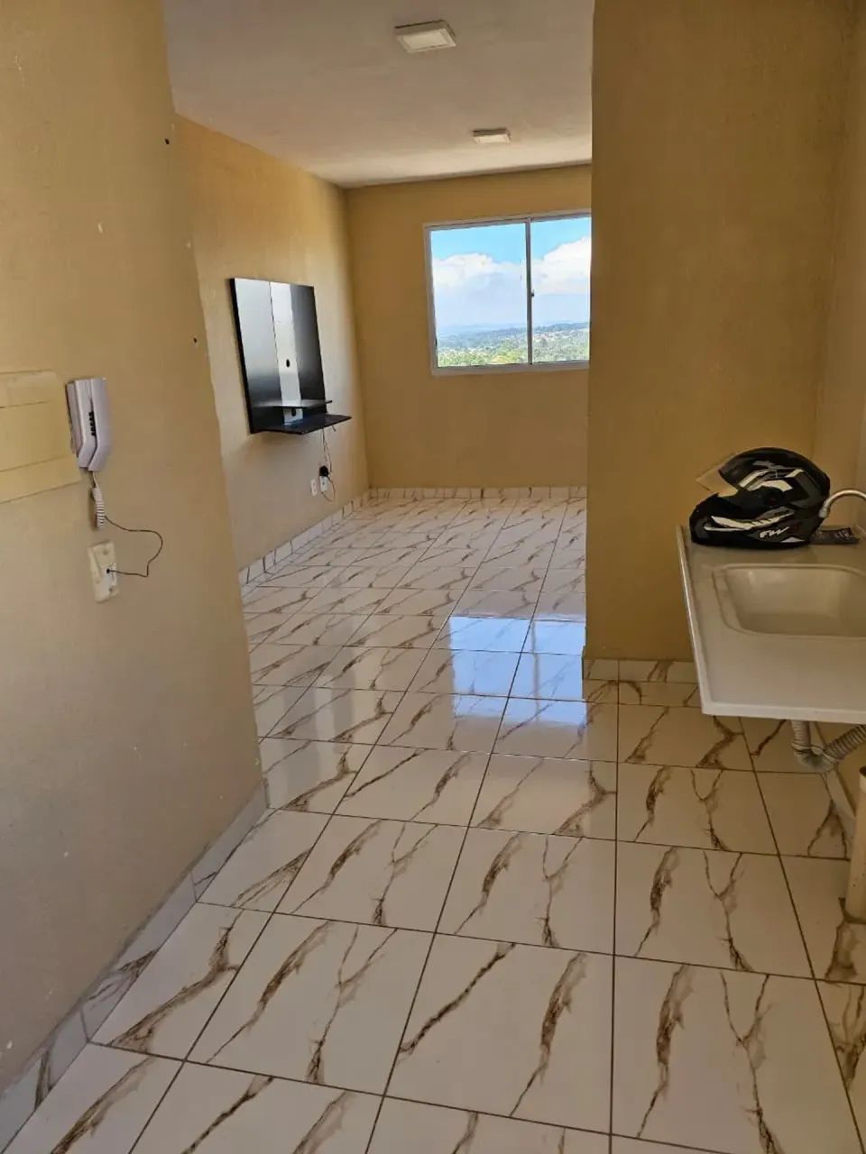 alugo imóvel contendo 42 metros quadrados com 2 quartos