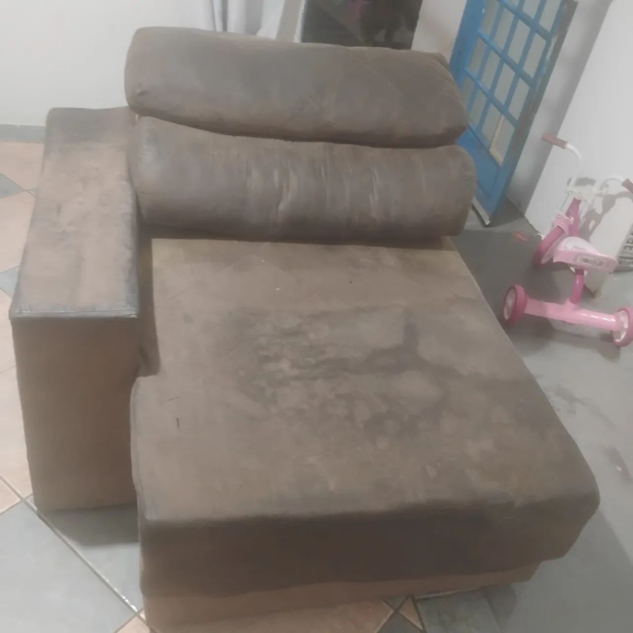 Vendo sofá, retrátil e reclinavel para reforma- Boa estrutura  - Foto 3