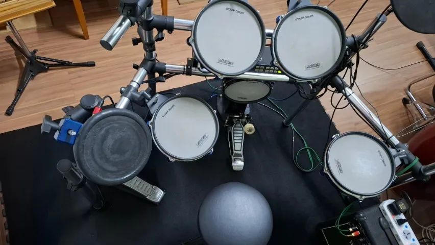 Bateria Eletrônica Staff Drum VWS-9 com Módulo Alessis DM5