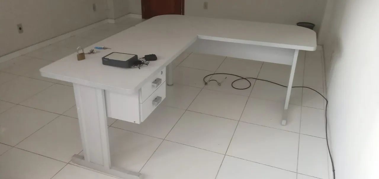 Mesa Office em L