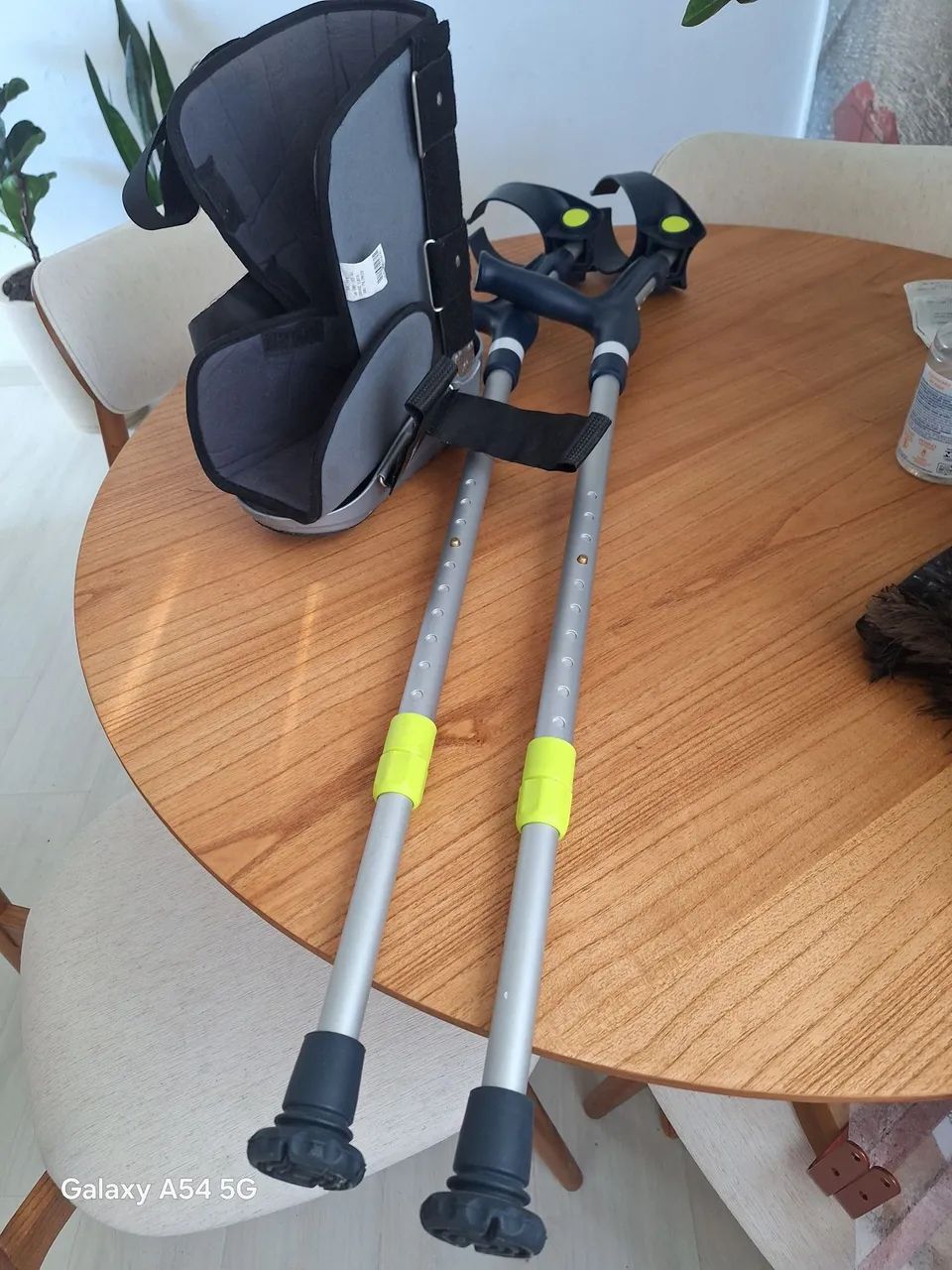 Bota Robofoot e par de muleta