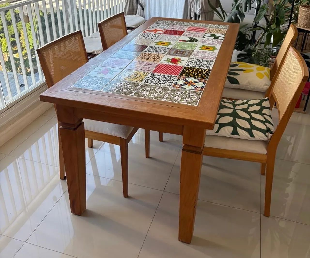 Mesa de jantar com mosaico em azulejos - Foto 2
