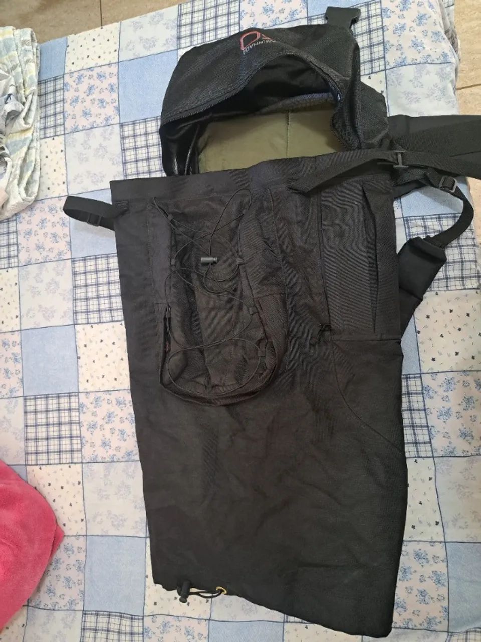 Mochila Cargueira 50 litros Trilhas e Rumos + Saco Estanque 20 litros de brinde - Foto 4