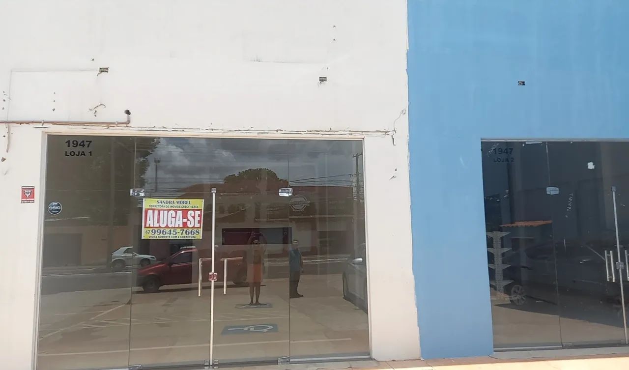 Alugo salão comercial na Av. Júlio de Castilho 