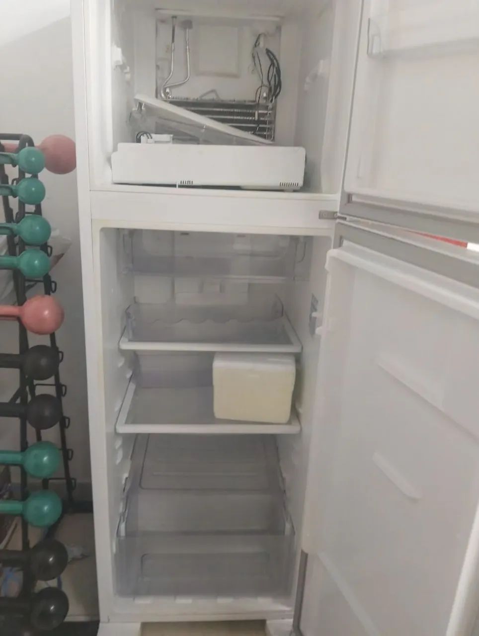 Vendo geladeira com defeito - Foto 5