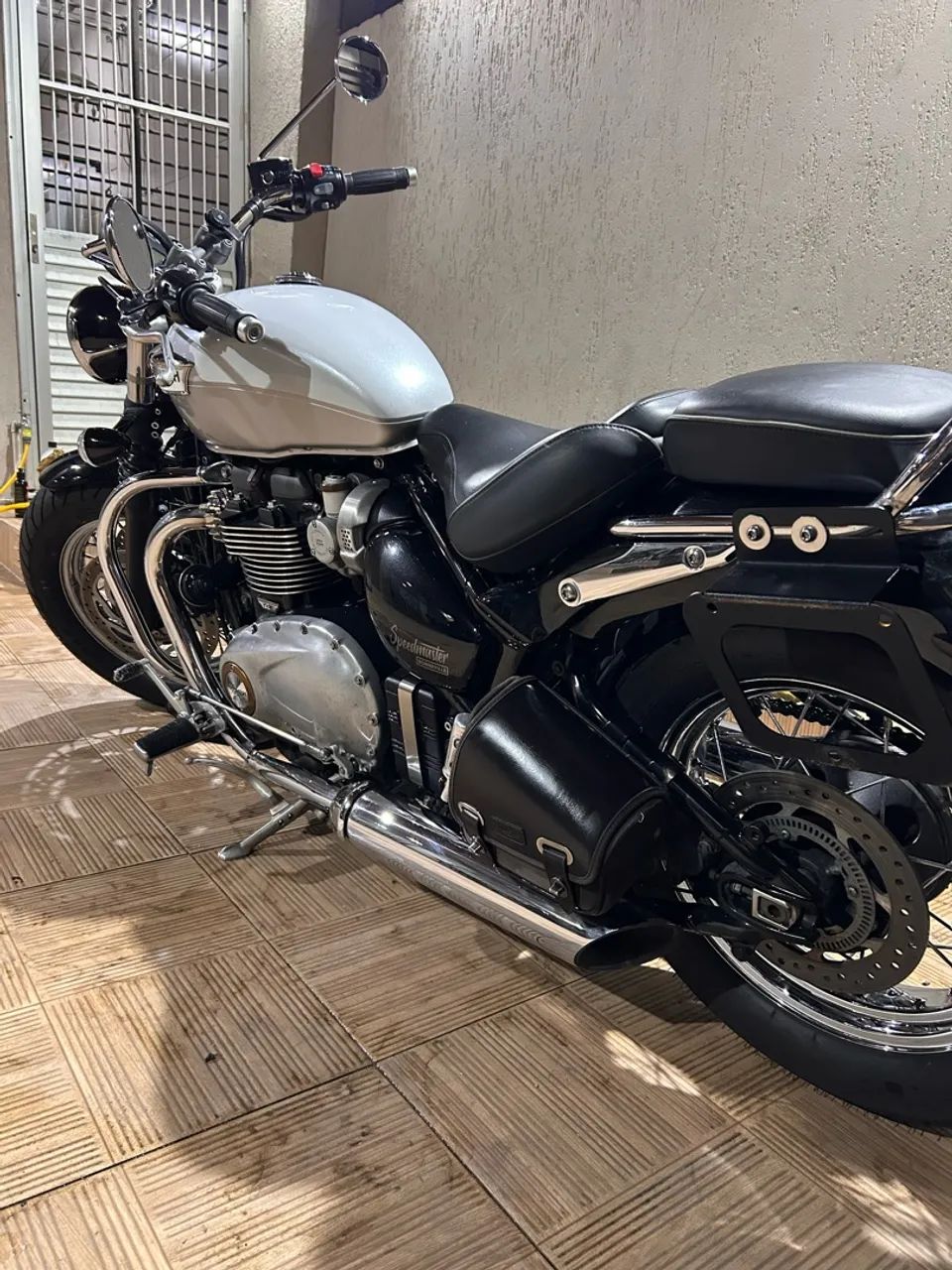 Triumph Speedmaster 1.200 Super nova e equipada - Foto 4
