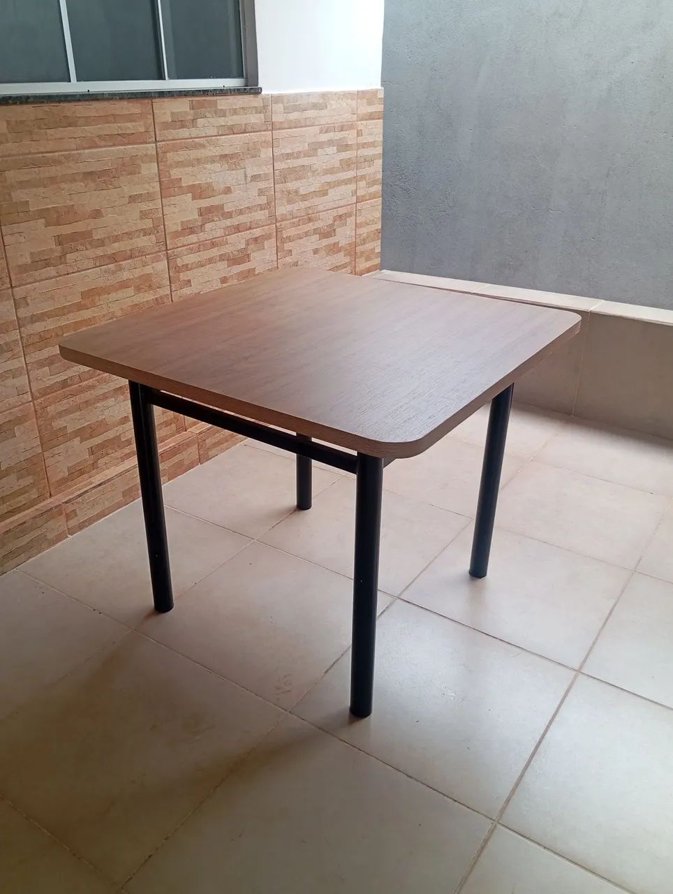 Mesa com base de metal e tampo de MDF  - Foto 5